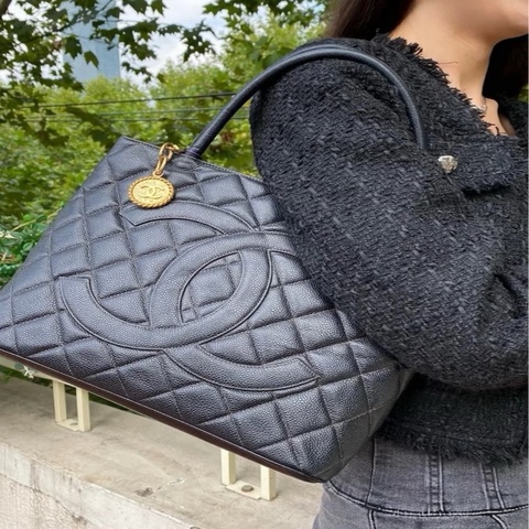 Chanel/香奈兒希爾頓 黑金荔枝牛皮手提單肩包  中古款7開有卡  尺寸：29*24*15