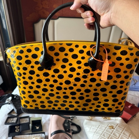 Lv ✖️草間彌生 lock it 波點手袋 漆皮貝殼包大號