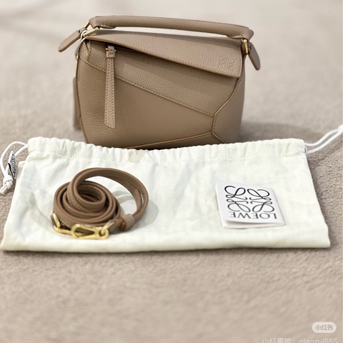 #閒置新 #超值特價 LOEWE Puzzle Bag Mini#拼圖包 柔軟牛皮｜金色五金細節｜小巧實用卻充滿設計感