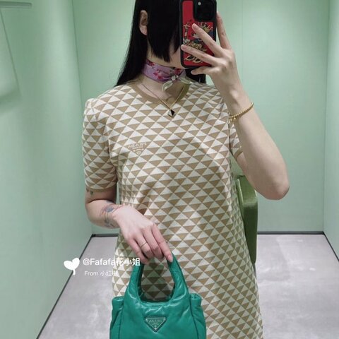 PRADA 綠色羊皮菜籃子 手提肩背斜背包 18*14*8 98新配件塵袋