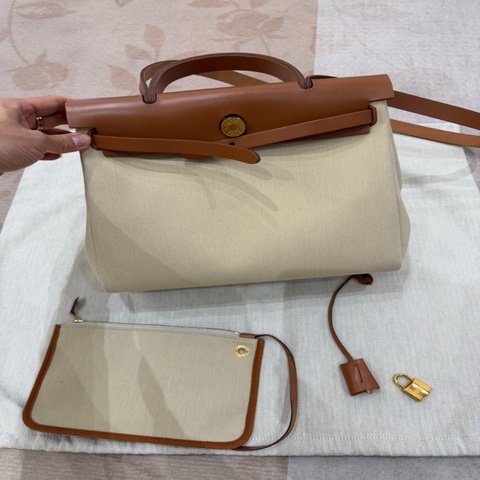 Hermes 愛馬仕金棕金扣herbag31，鎖鑰匙都在，99新好成色，男女都可駕馭