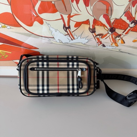 Burberry郵差包99新