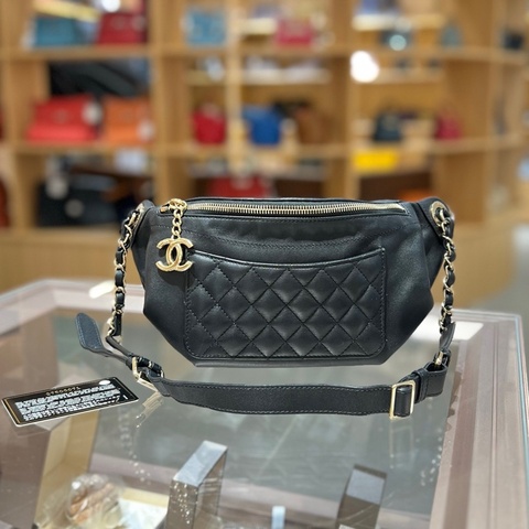 Chanel香奈儿黑金羊皮腰包胸包