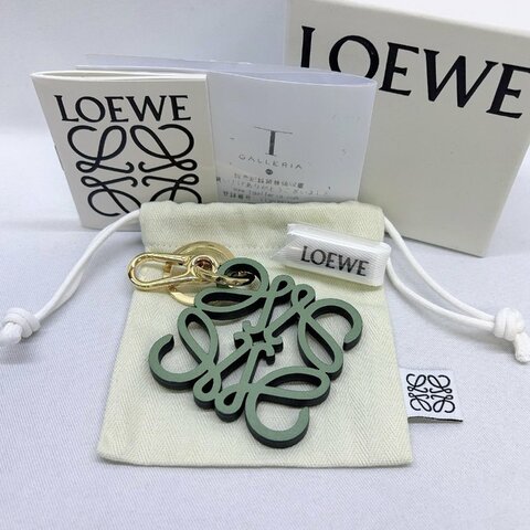 LOEWE Anagram鏤空經典標誌吊飾