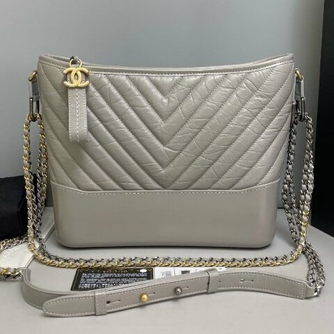 近新品 香奈兒/Chanel 灰色全皮V紋金扣中號流浪包