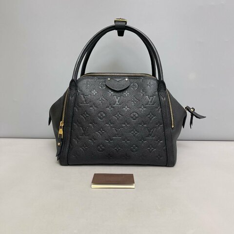 路易威登/Louis Vuitton Marais黑色全皮壓花手提包