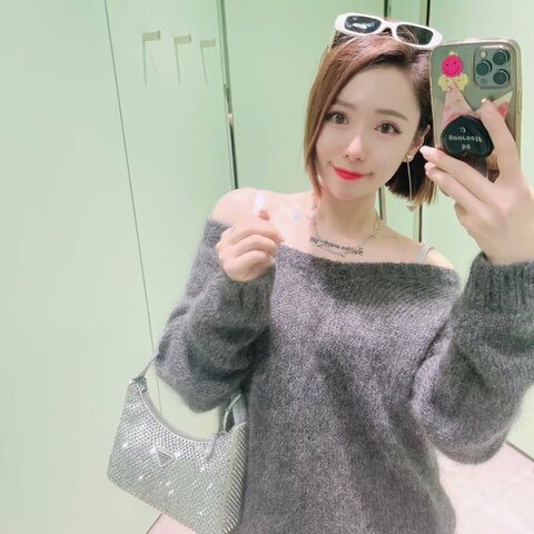 PRADA 白色滿鑽手提腋下hobo包 22*16*6 98新配件塵袋