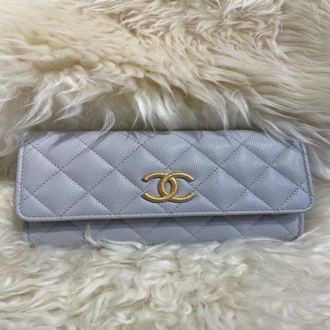 Chanel 晶貼淺灰色牛皮中長銀包