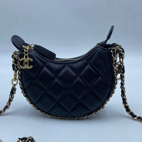 Chanel香奈兒 23P 月亮流浪Hobo mini包 尺寸：14*5.5*11.5 配件：無附件 。