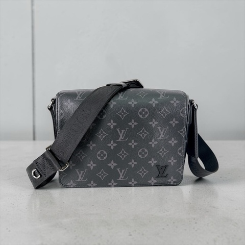 莉亞精品♡ LV M46255 黑老花翻蓋磁吸郵差包 二手美包