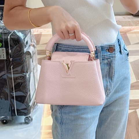 👜LV路易威登｜capucines bb 櫻花粉拼色手柄｜98新芯片款