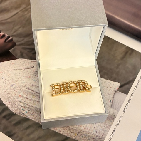 Dior 滿鑽字母髮夾🎀千金名媛風
