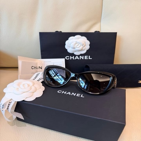 Chanel 限量絕美黑金愛心琺瑯化妝鏡偏光墨鏡 5517-A (近全新、購證正本、大全配)