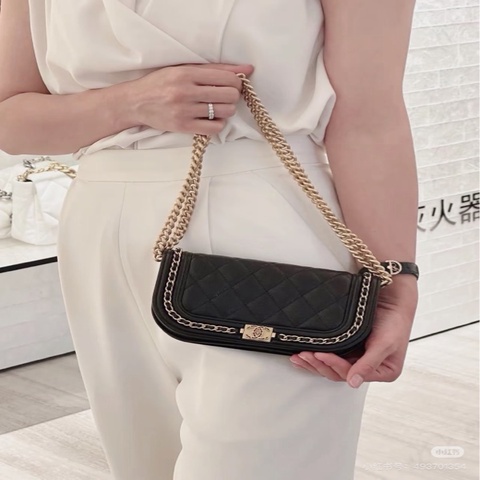 🖤 CHANEL Le Boy 半月鏈條包 🖤