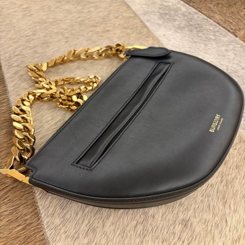 BURBERRY Olympia 小牛皮迷你鍊帶肩背包 半月包(黑色)