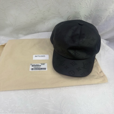 Louis Vuitton Leather Caps size : M