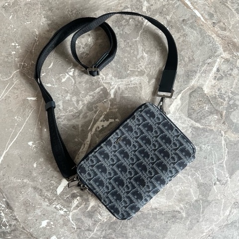 Dior 老花斜掛包 男女共用