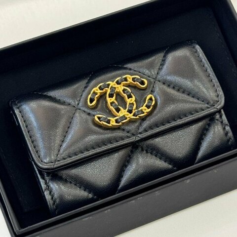 CHANEL 19 黑金羊皮口蓋名片夾