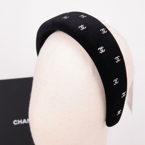 Chanel 26C邮轮系列黑色丝绒莱茵石cc满logo发箍