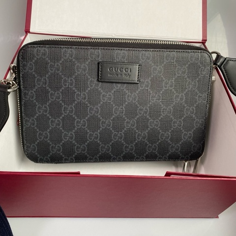 【閒置新】 Gucci/古馳 GG Supreme黑色老花斜挎包 男女同款 經典熱門款 包包幾乎全新