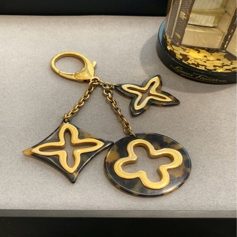 Lv 经典款老花琥珀色包挂