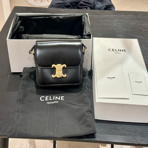 全新Celine Teen Triomphe（經典黑金釦）