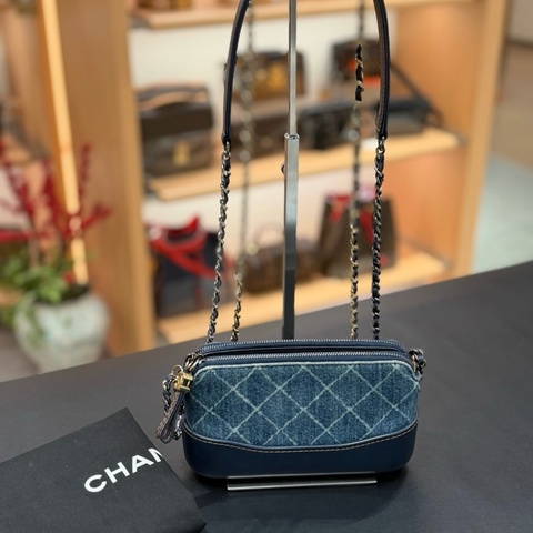 CHANEL香奈兒 Gabrielle 雙根金屬鏈條 菱格紋牛仔拼小牛皮 單肩包斜挎包 超迷你