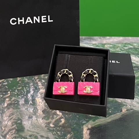 CHANEL香奈儿23C桃粉色 cf包亚克力皮穿链条耳钉真皮穿链树脂耳钉