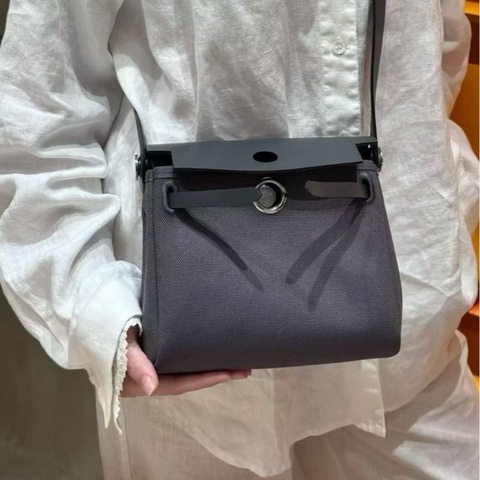 Hermes愛馬仕！mini herbag 85石板灰銀扣單肩包 W刻，灰