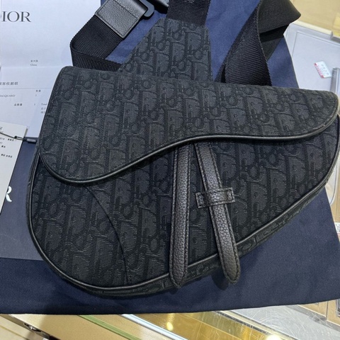 Dior 迪奧 馬鞍胸包 男女同款