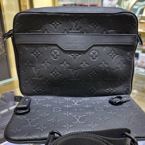 Louis vuitton 路易威登 Trio全皮黑色壓紋三合一郵差包  缺小子包