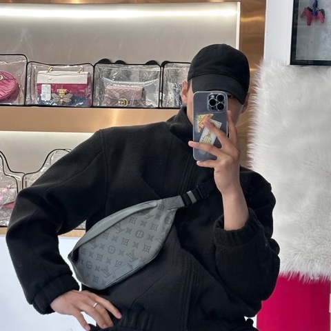 Louis Vuitton 路易威登 Discovery 芯片款 胸包