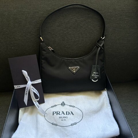 Prada Re-Edition 2005 Re-Nylon 迷你袋 黑銀扣 手提袋  迷你 尼龍 皮革肩帶 手拿包 腋下包