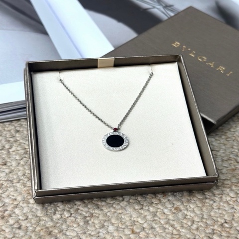 未使用 BVLGARI 寶格麗 黑色圓餅小紅人項鍊  logo清晰立體 附件 盒