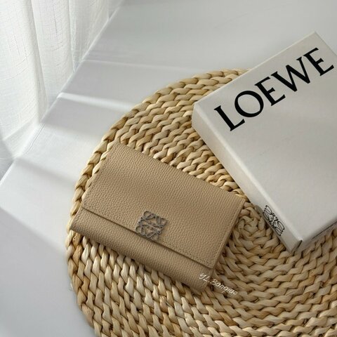 S5581-LOEWE皮夾 Anagram奶茶色小牛皮銀扣三折短夾