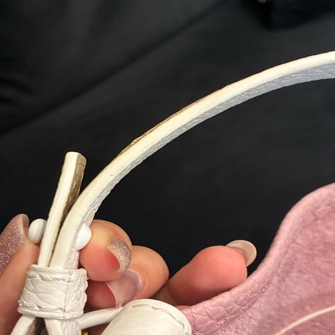 Dior Rose des Vents 系列黃K金鑽石珍珠母貝鈴蘭花耳環