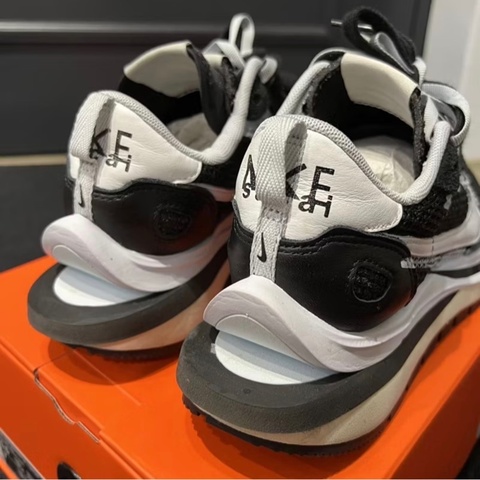 Nike x sacai VaporWaffle 黑白 男鞋