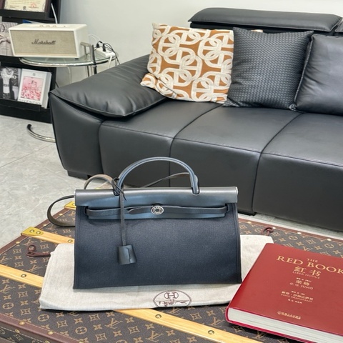 Hermes愛馬仕 新款 herbag31 黑銀帆布 手提單肩斜挎 男女都可以用 子袋防塵袋