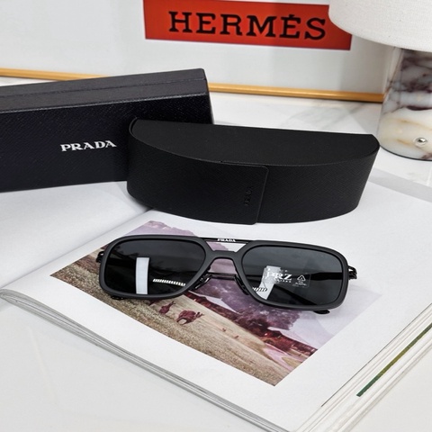 未使用 PRADA 普拉達 黑色磨砂不規則形墨鏡 附件盒