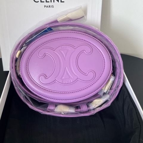 Celine凱旋門小號月餅包，薰衣草紫 浮雕logo設計 閒置未使用品。