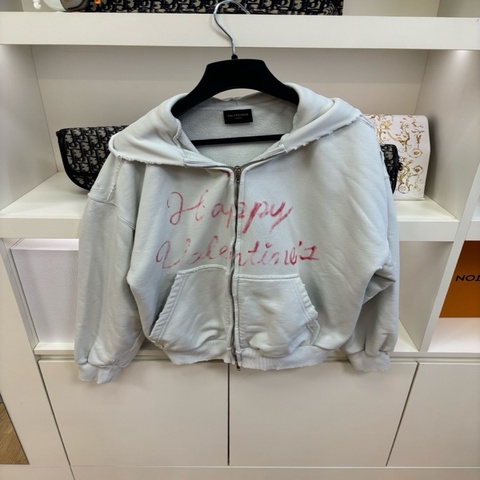巴黎世家 Balenciaga 字母印花連帽長袖白T，尺寸/XS碼，衣長60cm，胸圍110cm。