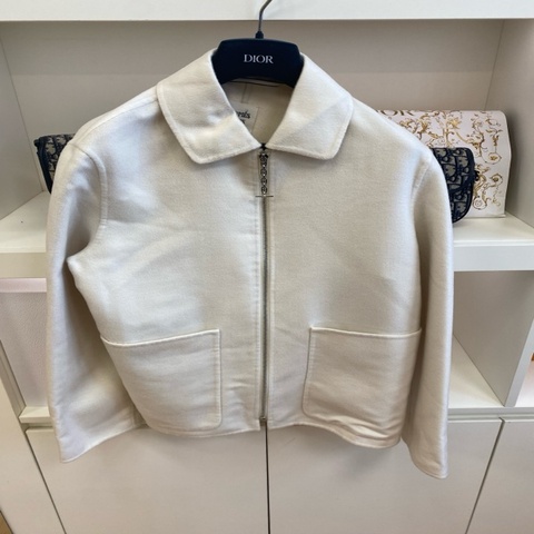 全新帶吊牌 Hermès 豬鼻子拉鏈羊絨大衣外套。經典豬鼻子拉鏈設計，細節滿滿。100%頂級羊絨，觸感軟糯。