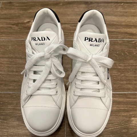 PRADA 經典女裝休閒鞋36號