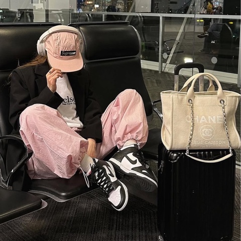 Chanel香奈兒🖤23A 白色手柄 沙灘包🏖️小號 98新 芯片款