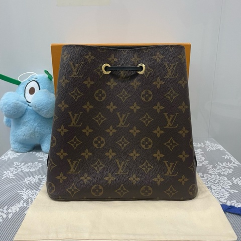 路易威登Louis Vuitton 黑水桶單肩包