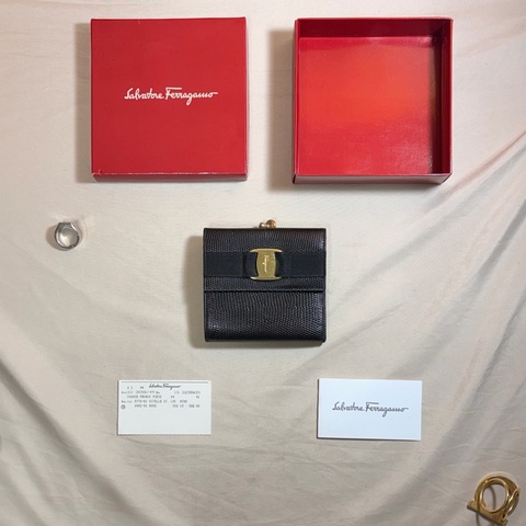 🔥經典實用 ferragamo 菲拉格慕 黑金蝴蝶結 8卡零錢袋短夾
