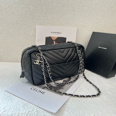 Chanel香奈兒黑銀雙CV紋相機包鏈條單肩包 17開