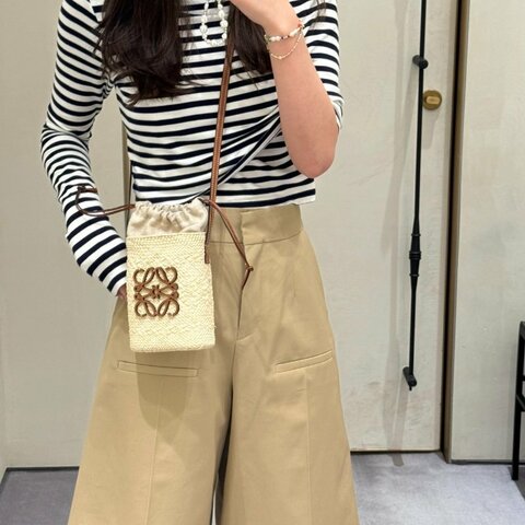 LOEWE 品牌Logo棕色 草編抽繩手機包14×6×22.5cm 99新配件塵袋 盒子 購證