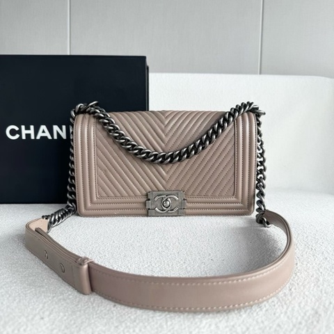🤎 CHANEL Le Boy 奶茶色中號鏈條包 🤎