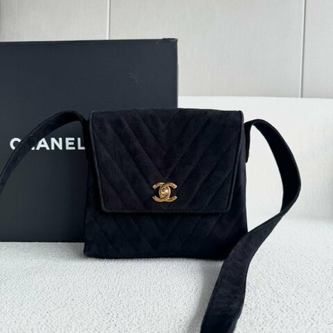 Chanel 黑金中古絲絨Kelly郵差包20*18*9 98新配件塵袋